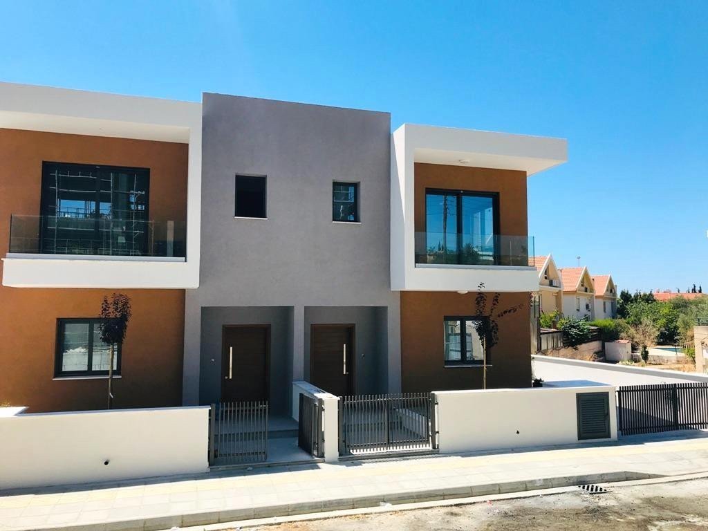 House (Semi detached) in Moutagiaka Tourist Area, Limassol for Sale