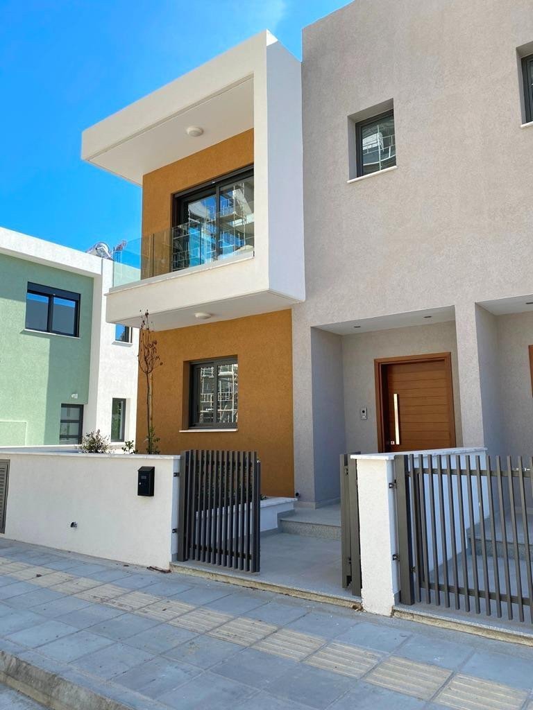 House (Semi detached) in Moutagiaka Tourist Area, Limassol for Sale