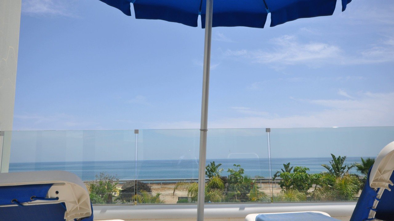 Apartment (Penthouse) in Pervolia, Larnaca for Sale