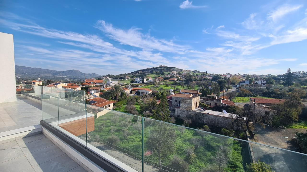 Apartment (Penthouse) in Parekklisia, Limassol for Sale