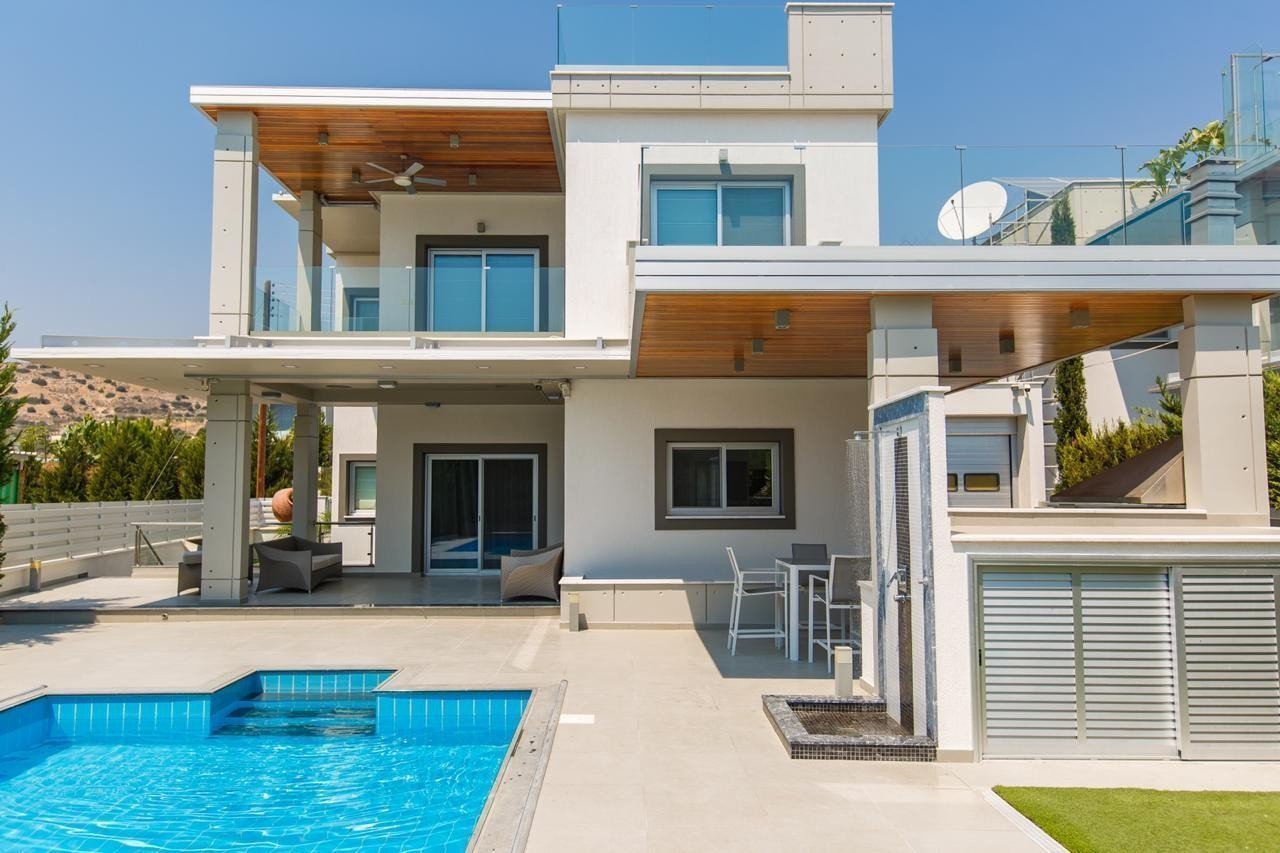 House (Detached) in Agios Tychonas, Limassol for Sale
