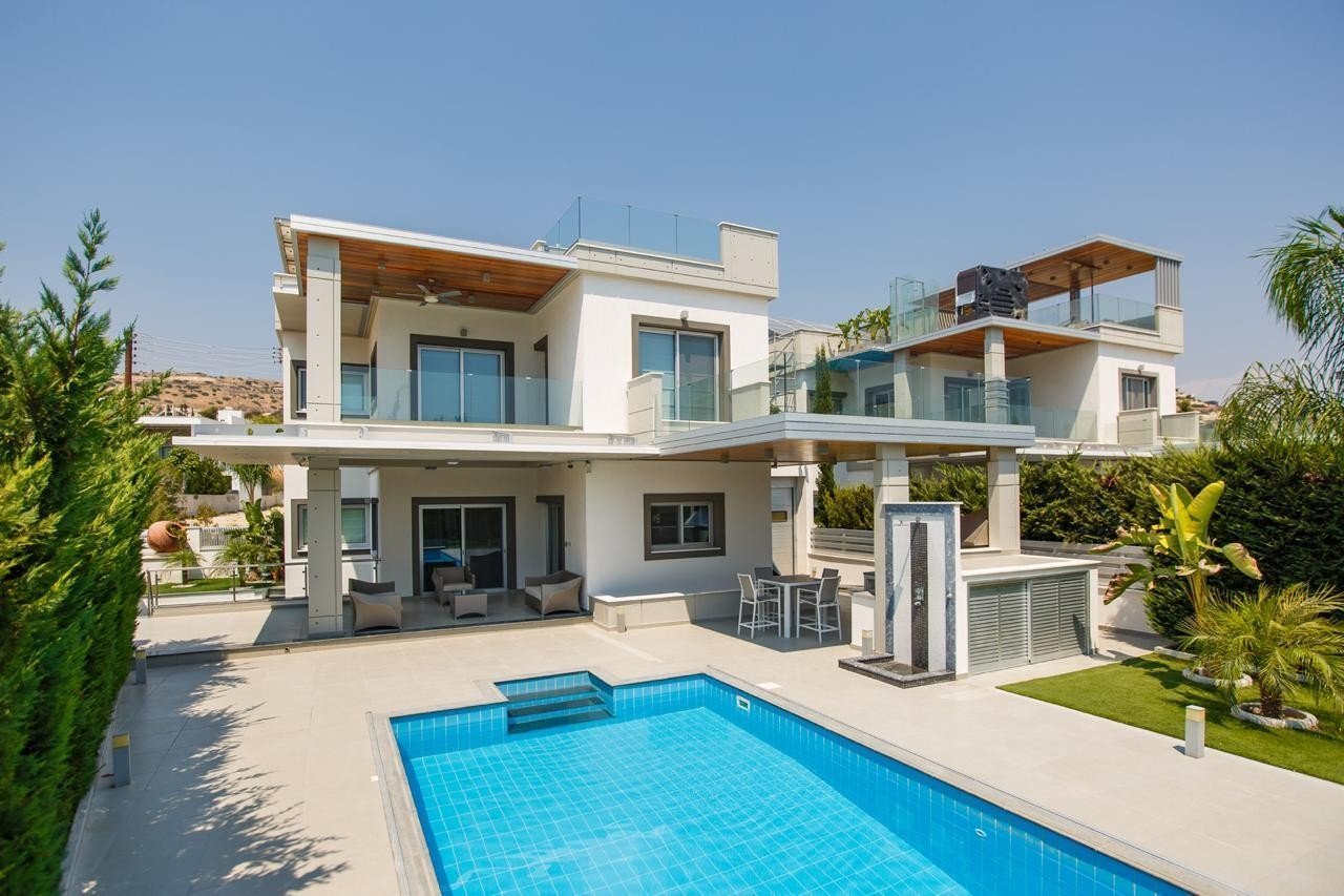 House (Detached) in Agios Tychonas, Limassol for Sale