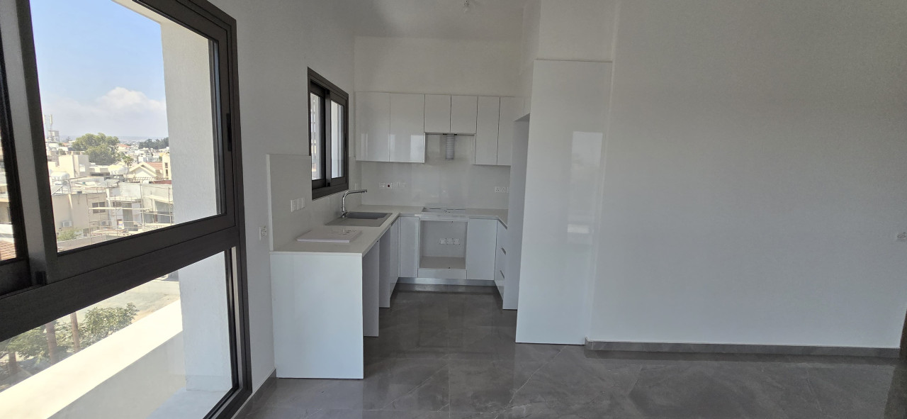 Apartment (Penthouse) in Zakaki, Limassol for Sale