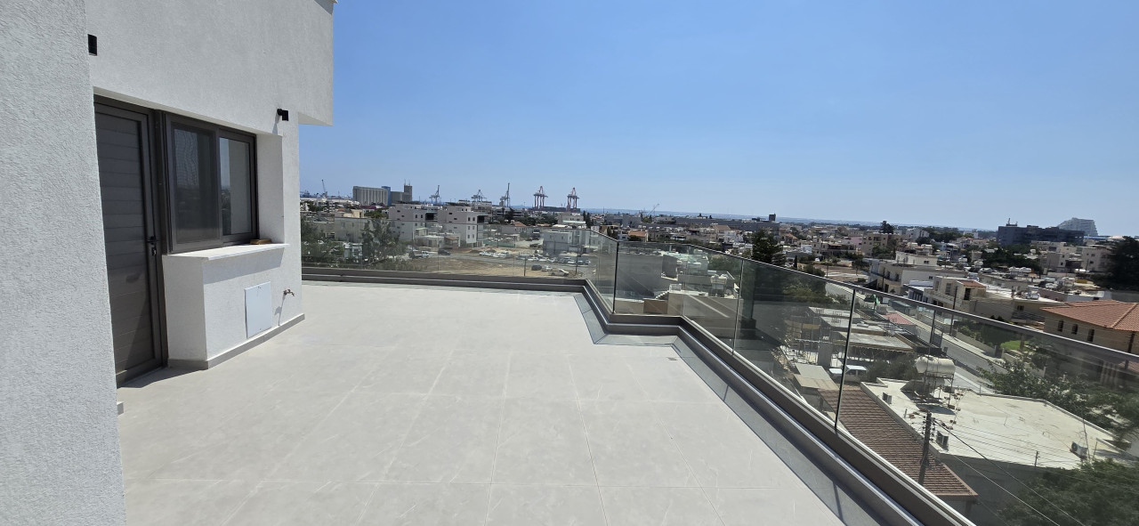 Apartment (Penthouse) in Zakaki, Limassol for Sale