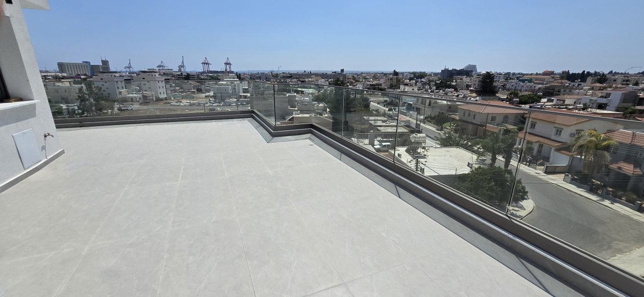Apartment (Penthouse) in Zakaki, Limassol for Sale