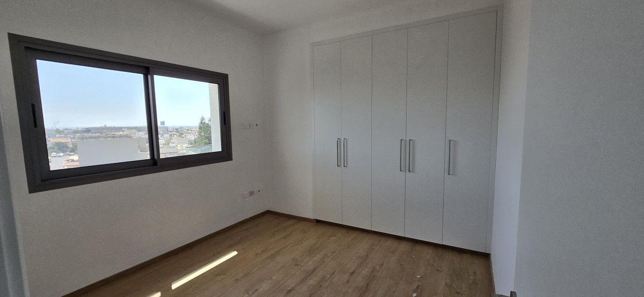 Apartment (Penthouse) in Zakaki, Limassol for Sale