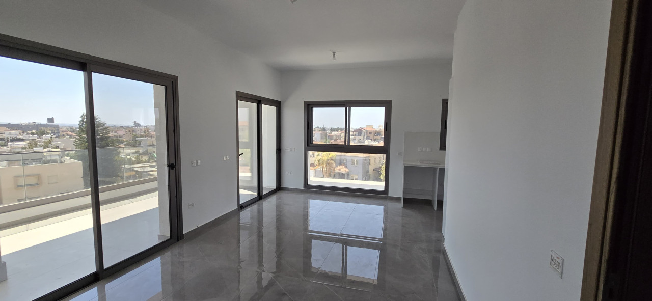 Apartment (Penthouse) in Zakaki, Limassol for Sale