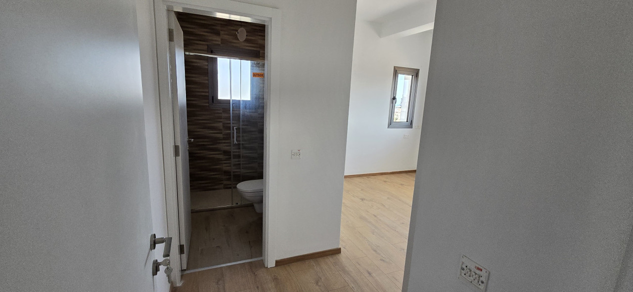 Apartment (Penthouse) in Zakaki, Limassol for Sale