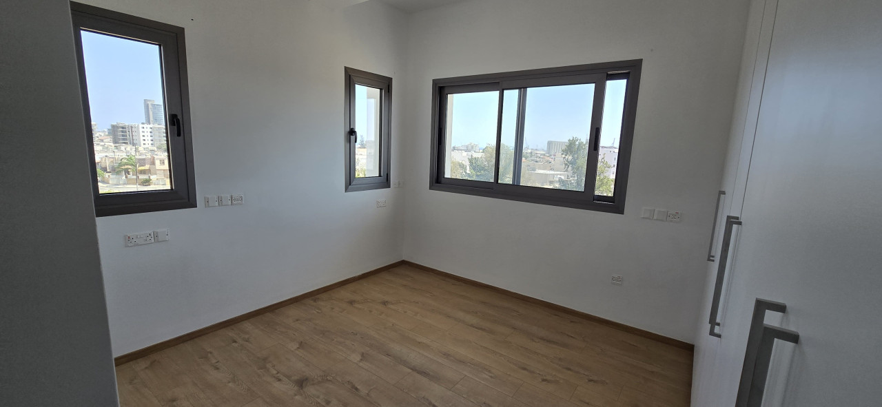 Apartment (Penthouse) in Zakaki, Limassol for Sale