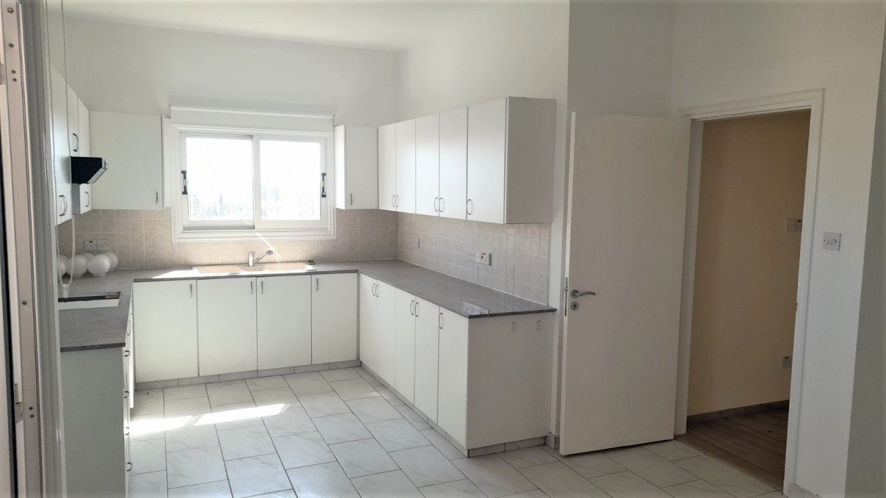 Apartment (Penthouse) in Lykavitos, Nicosia for Sale