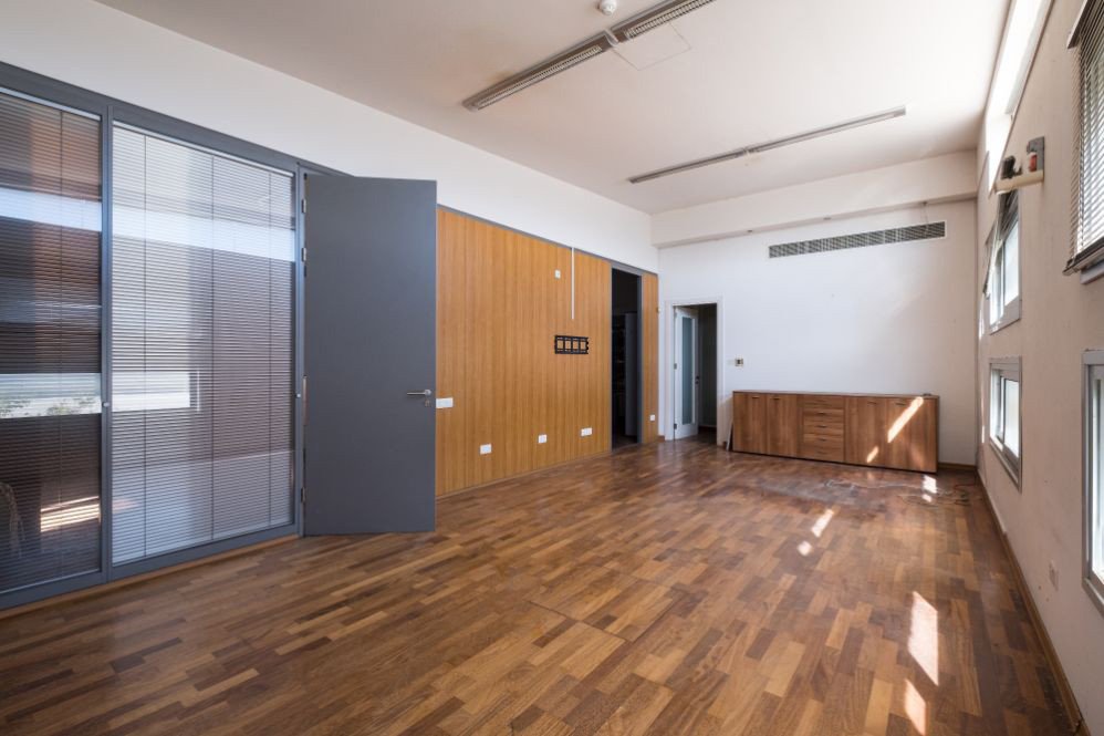 Commercial (Warehouse/Factory) in Kokkinotrimithia, Nicosia for Sale