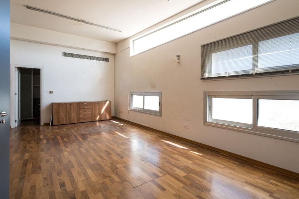 Commercial (Warehouse/Factory) in Kokkinotrimithia, Nicosia for Sale