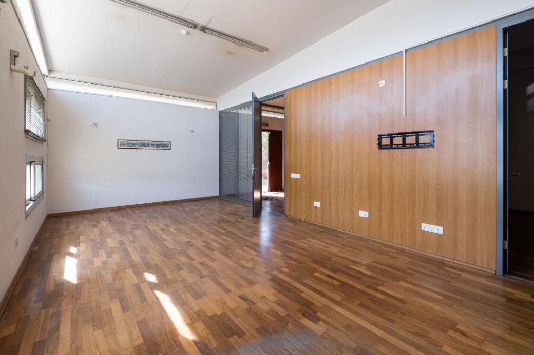 Commercial (Warehouse/Factory) in Kokkinotrimithia, Nicosia for Sale