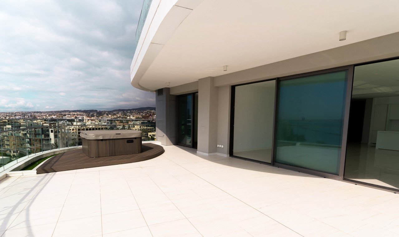 Apartment (Penthouse) in Germasoyia Tourist Area, Limassol for Sale