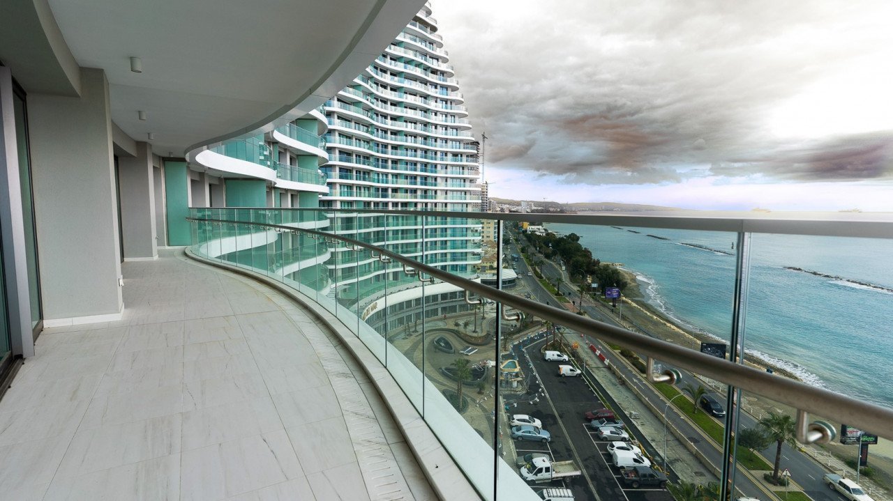 Apartment (Penthouse) in Germasoyia Tourist Area, Limassol for Sale