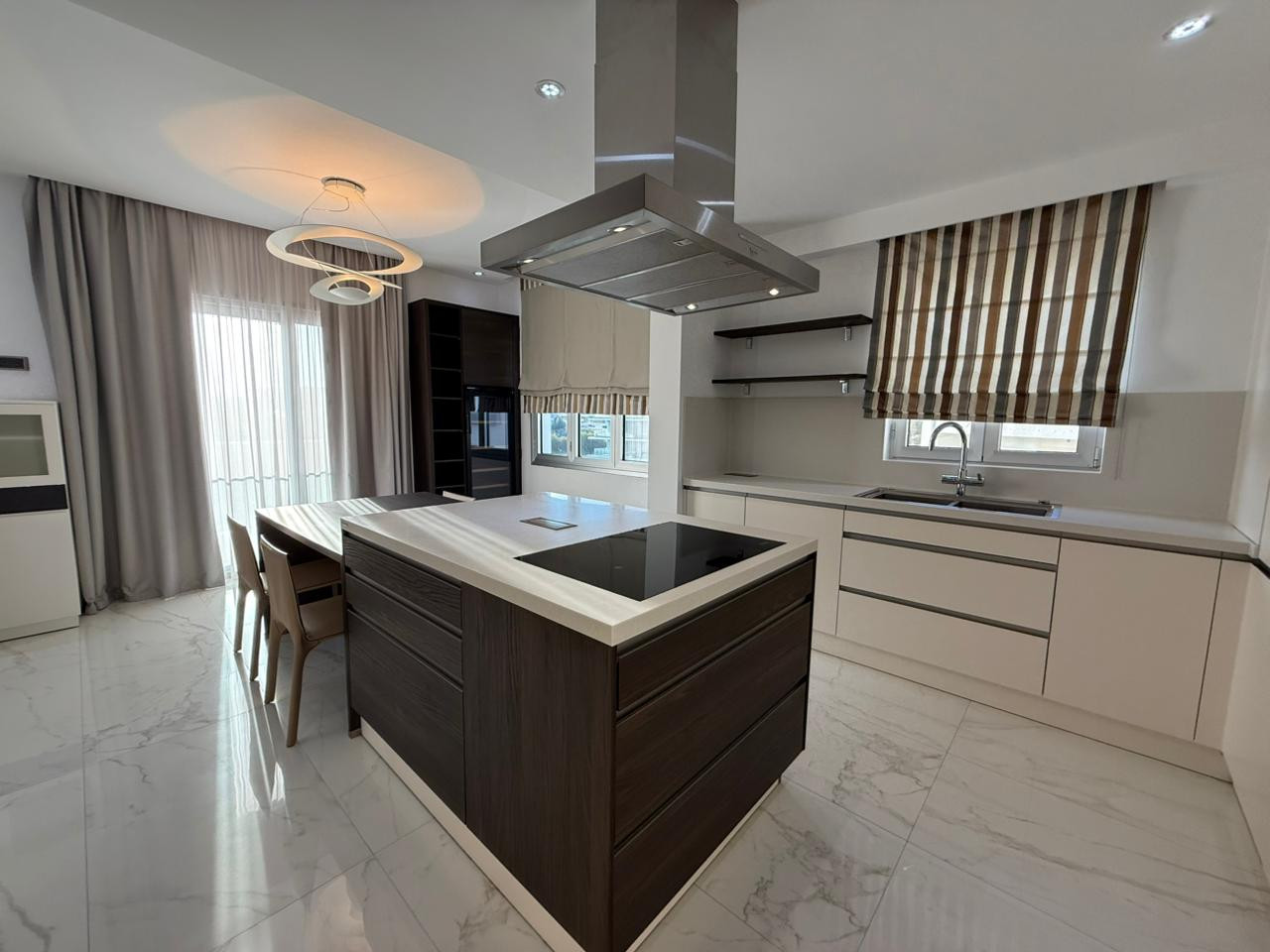 Apartment (Penthouse) in Papas Area, Limassol for Sale
