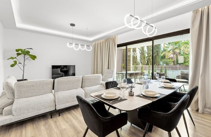 Apartment (Penthouse) in Germasoyia Tourist Area, Limassol for Sale
