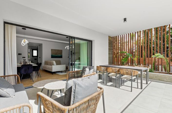 Apartment (Penthouse) in Germasoyia Tourist Area, Limassol for Sale