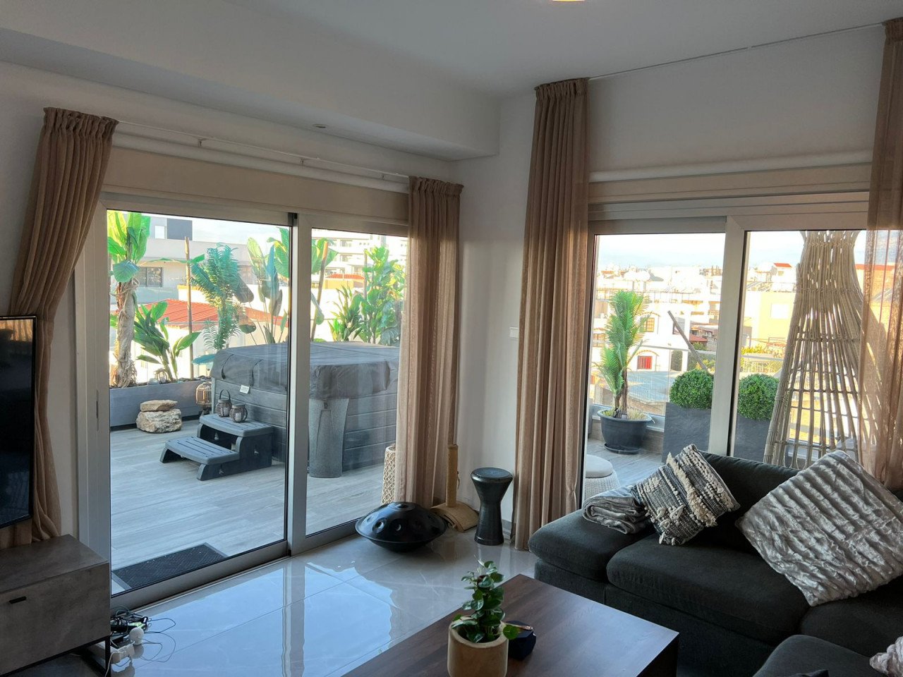 Apartment (Penthouse) in Mesa Geitonia, Limassol for Sale