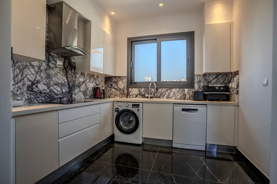 Apartment (Penthouse) in Papas Area, Limassol for Sale