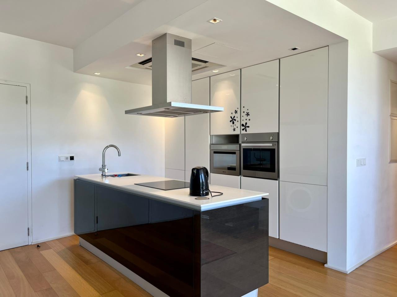 Apartment (Flat) in Neapoli, Limassol for Sale