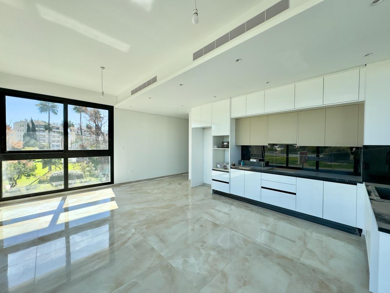 Apartment (Penthouse) in Mesa Geitonia, Limassol for Sale