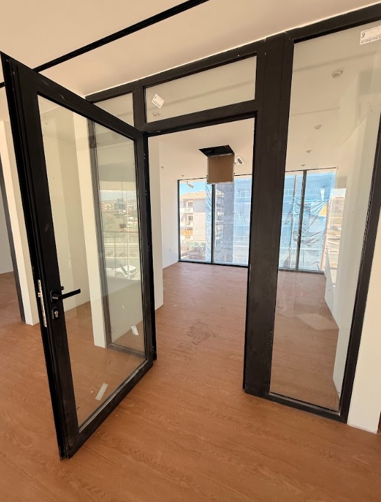 Commercial (Shop) in Mesa Geitonia, Limassol for Sale
