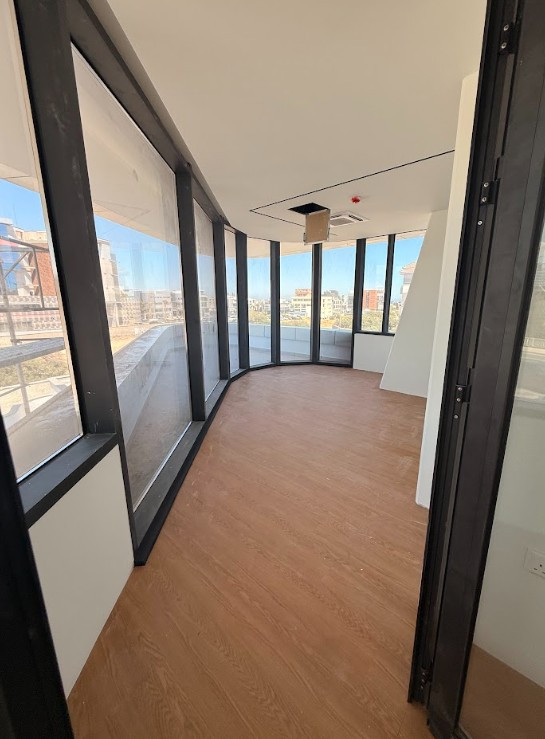 Commercial (Shop) in Mesa Geitonia, Limassol for Sale