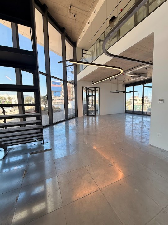 Commercial (Shop) in Mesa Geitonia, Limassol for Sale