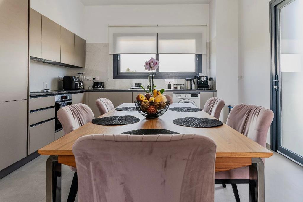 Apartment (Flat) in Germasoyia Tourist Area, Limassol for Sale