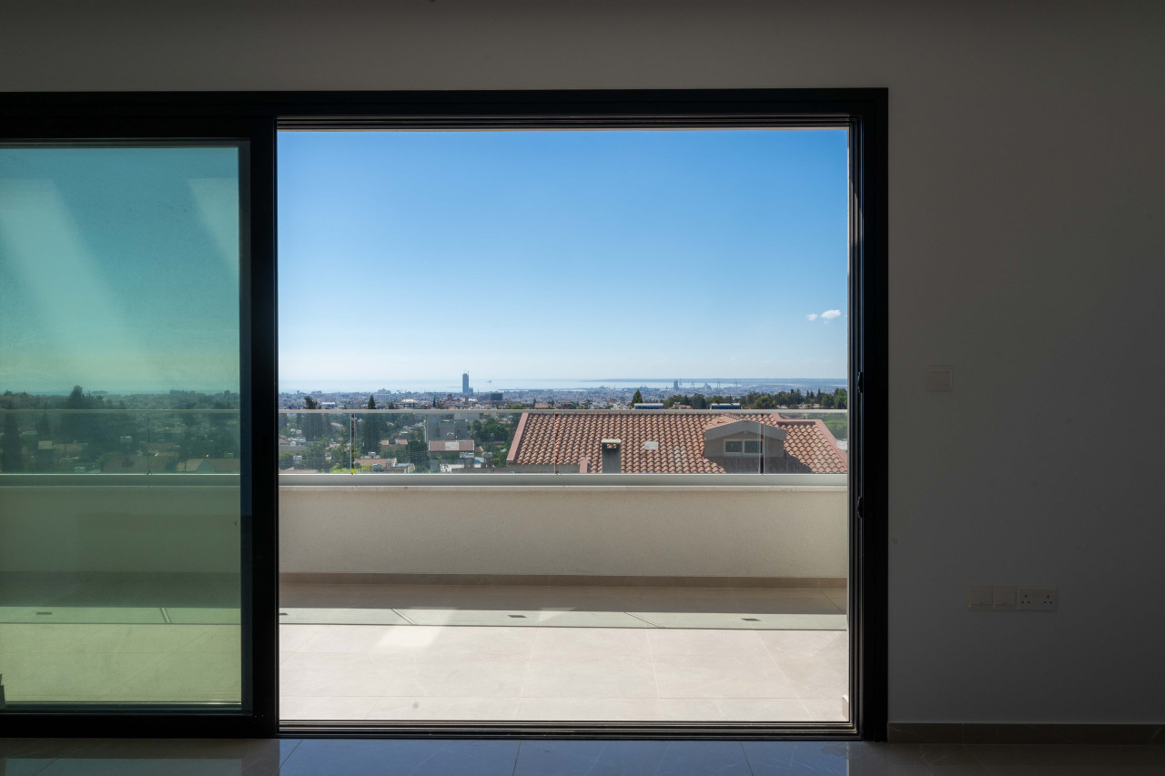 Apartment (Penthouse) in Agia Fyla, Limassol for Sale