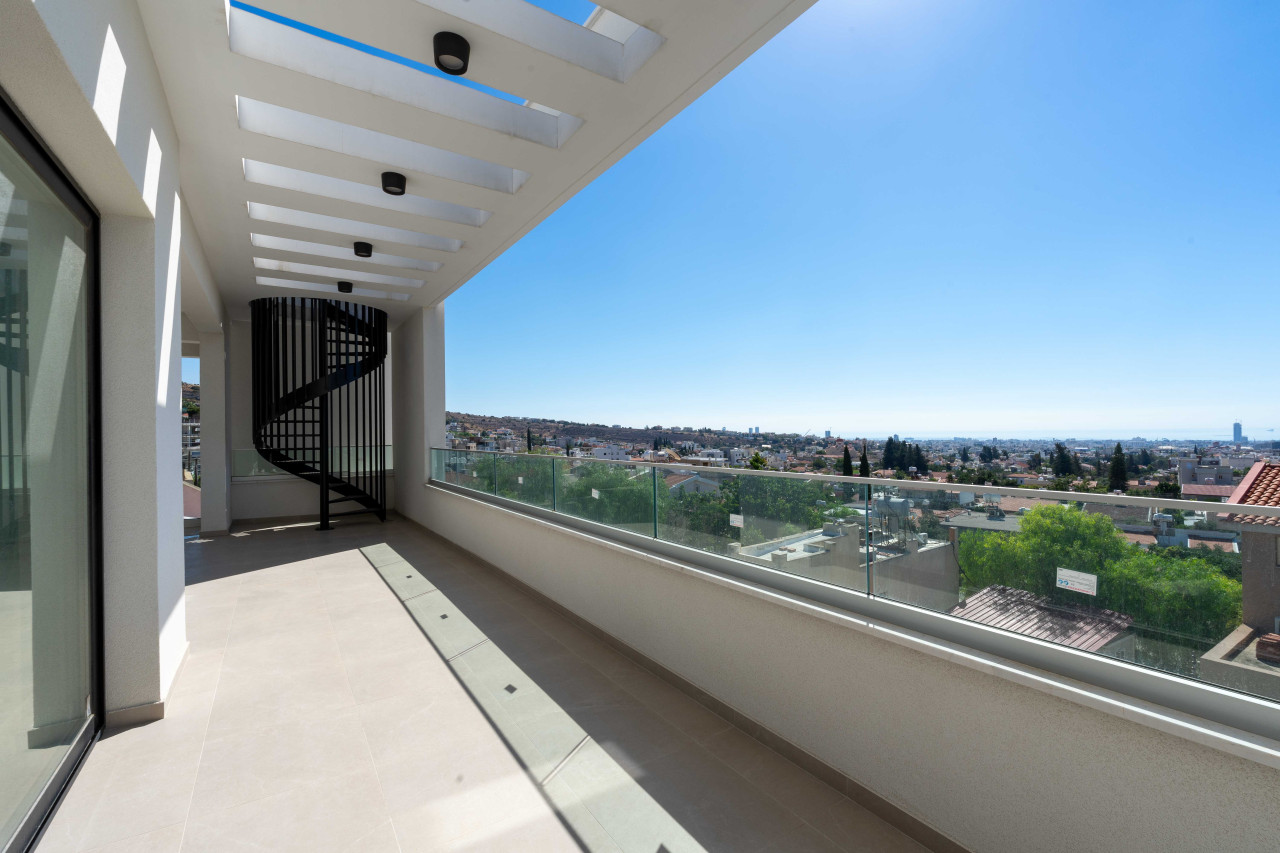 Apartment (Penthouse) in Agia Fyla, Limassol for Sale