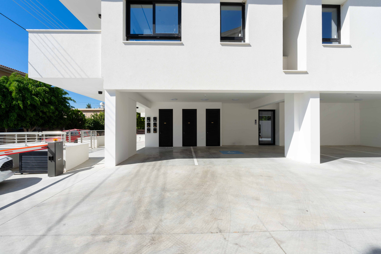 Apartment (Penthouse) in Agia Fyla, Limassol for Sale