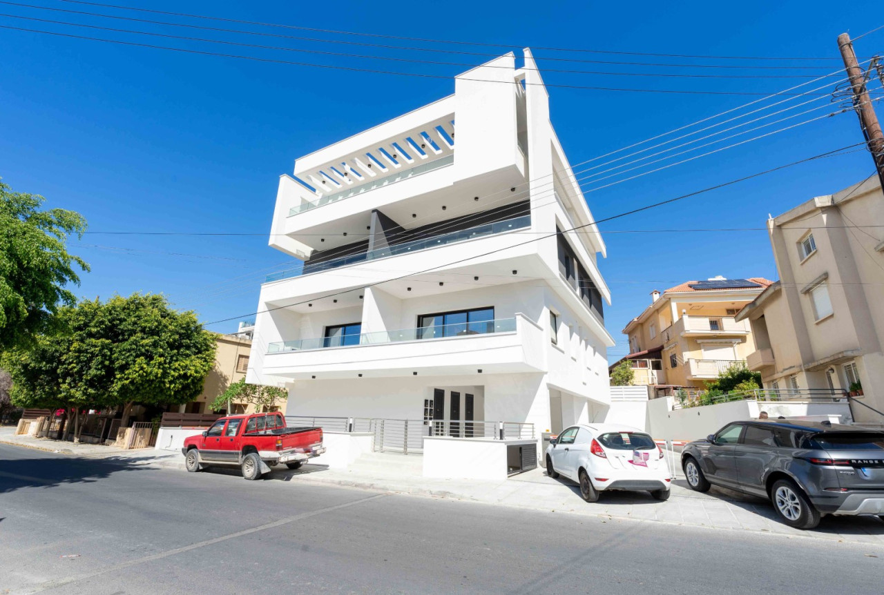 Apartment (Penthouse) in Agia Fyla, Limassol for Sale