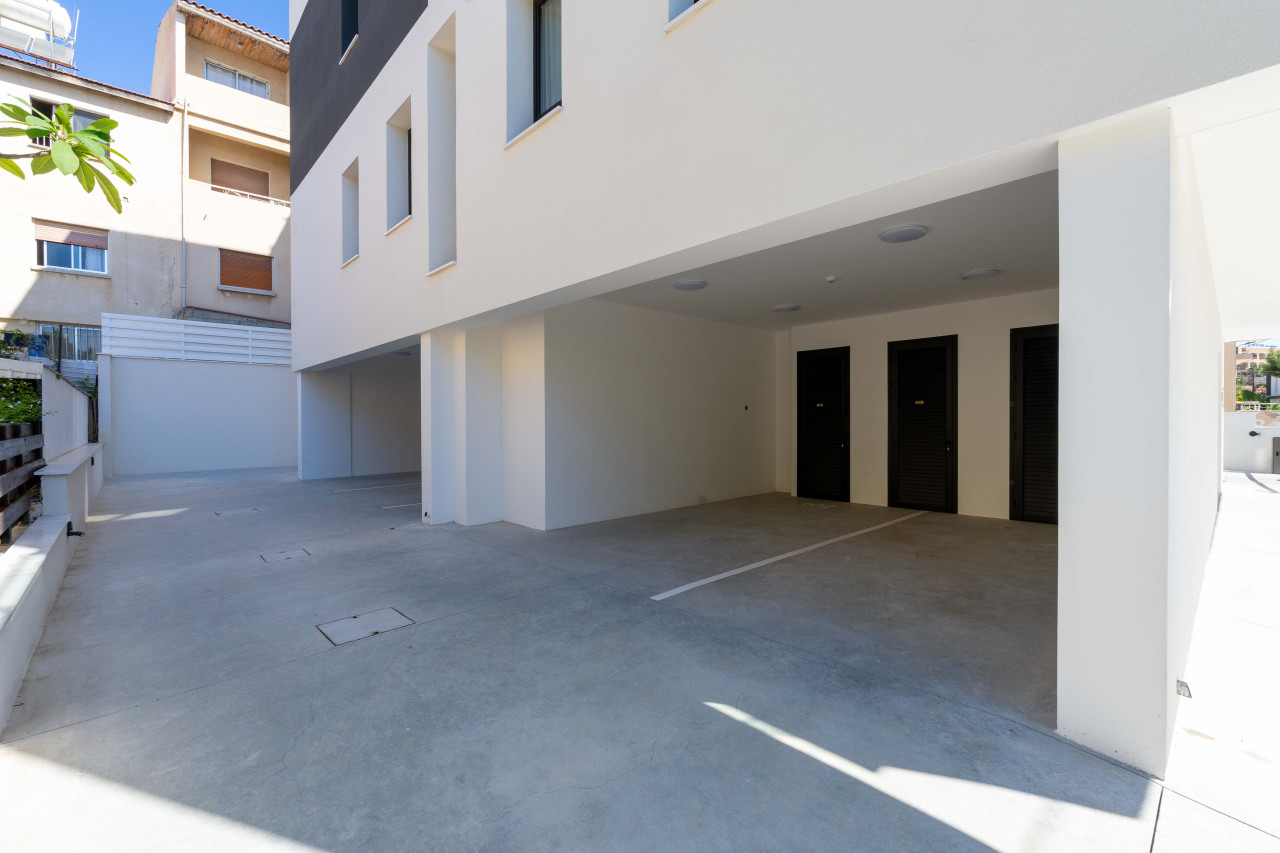 Apartment (Penthouse) in Agia Fyla, Limassol for Sale