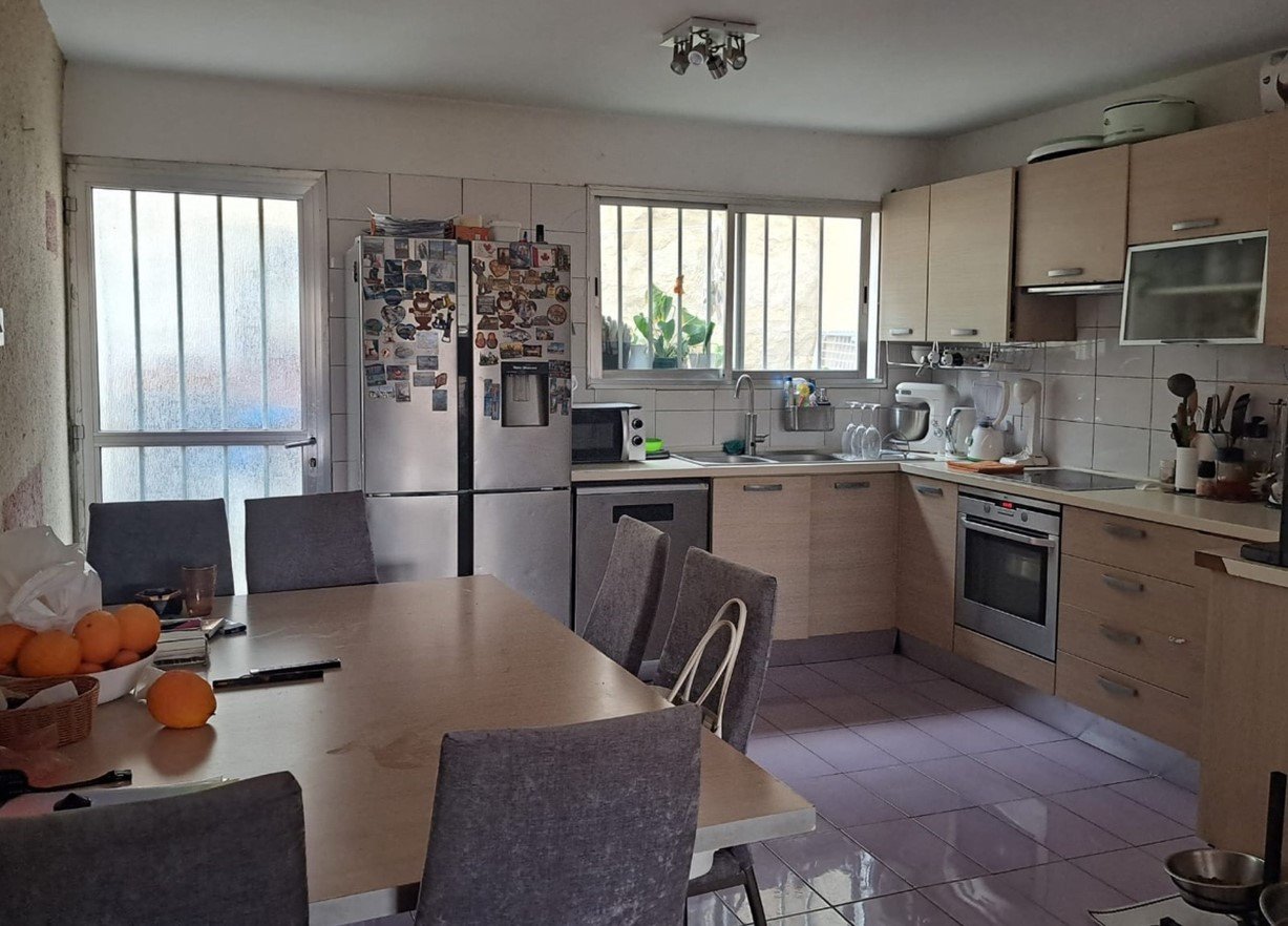 House (Maisonette) in Mesa Geitonia, Limassol for Sale