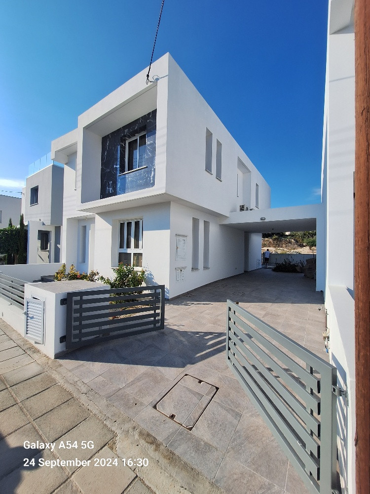House (Detached) in Livadia, Larnaca for Sale