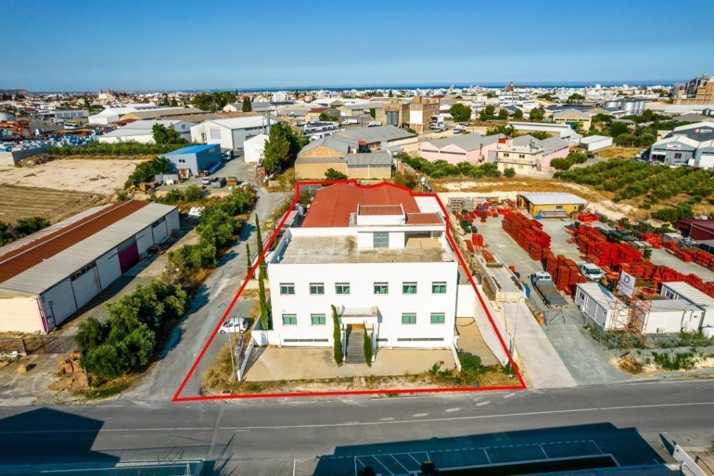 Commercial (Warehouse/Factory) in Aradippou, Larnaca for Sale