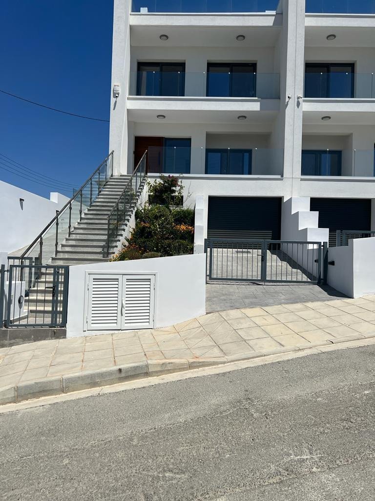 House (Semi detached) in Agios Tychonas, Limassol for Sale