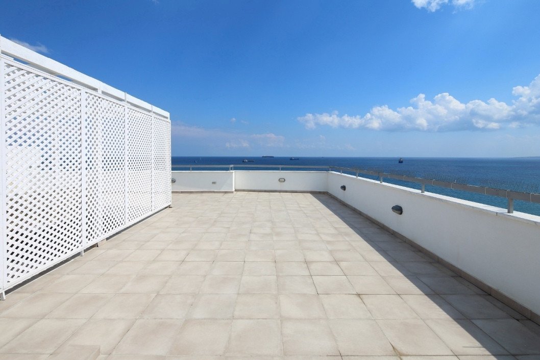 Apartment (Penthouse) in Molos Area, Limassol for Sale