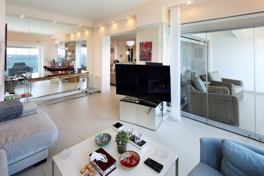 Apartment (Penthouse) in Molos Area, Limassol for Sale