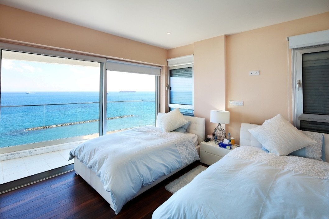 Apartment (Penthouse) in Molos Area, Limassol for Sale