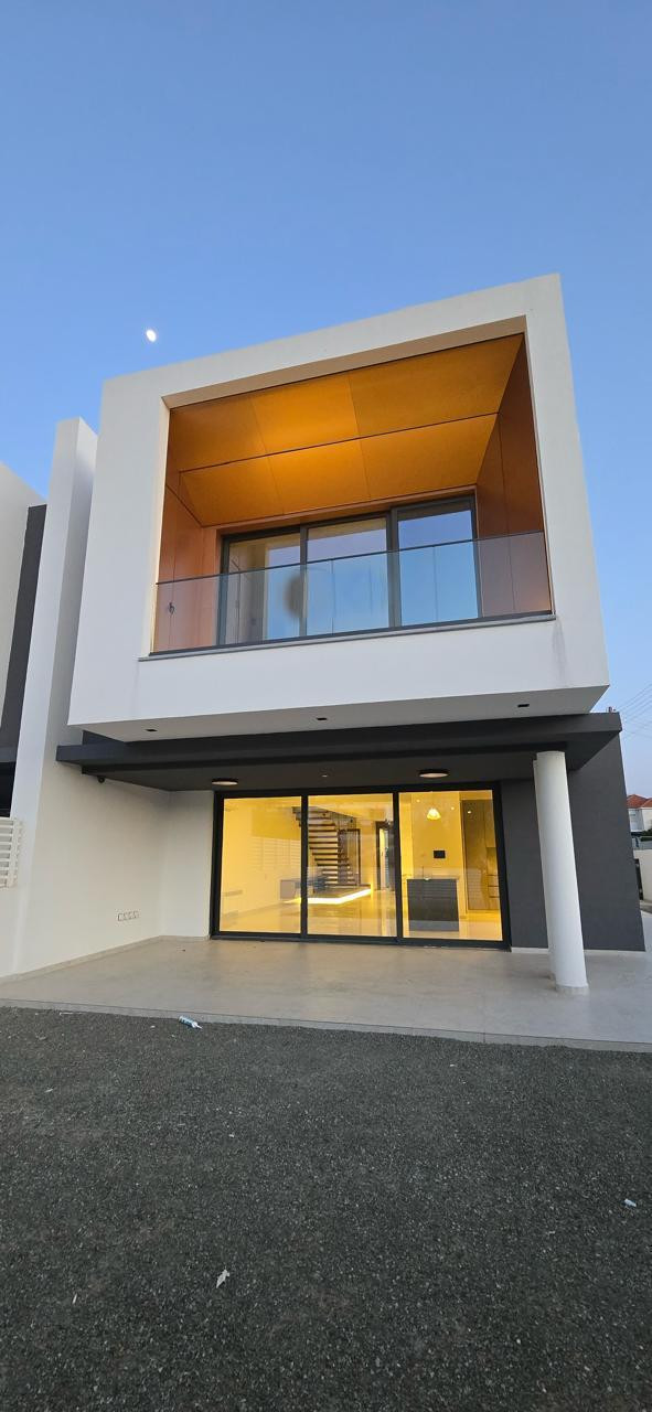 House (Semi detached) in Agios Athanasios, Limassol for Sale