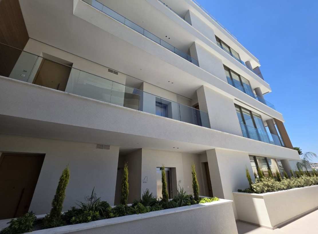 Apartment (Flat) in Green Area, Limassol for Sale