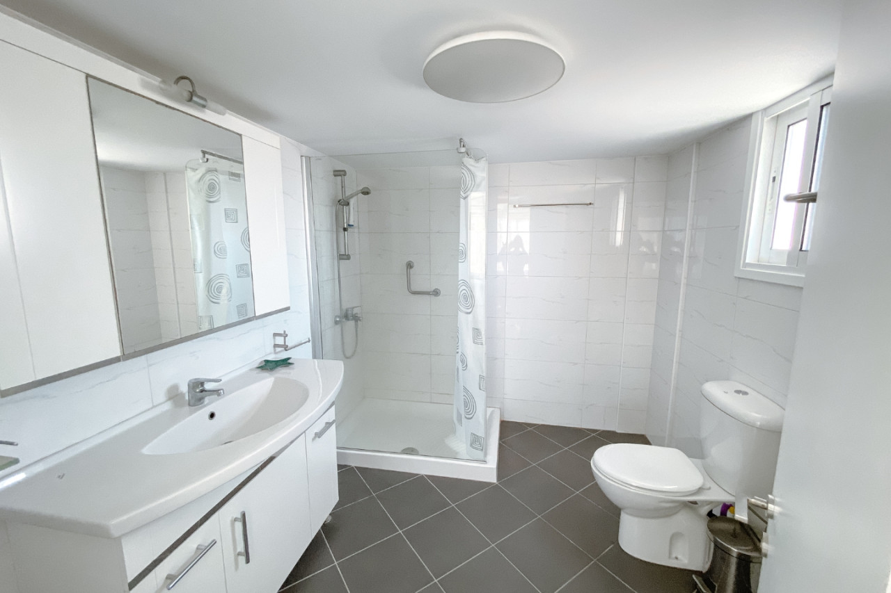 Apartment (Penthouse) in Potamos Germasoyias, Limassol for Sale