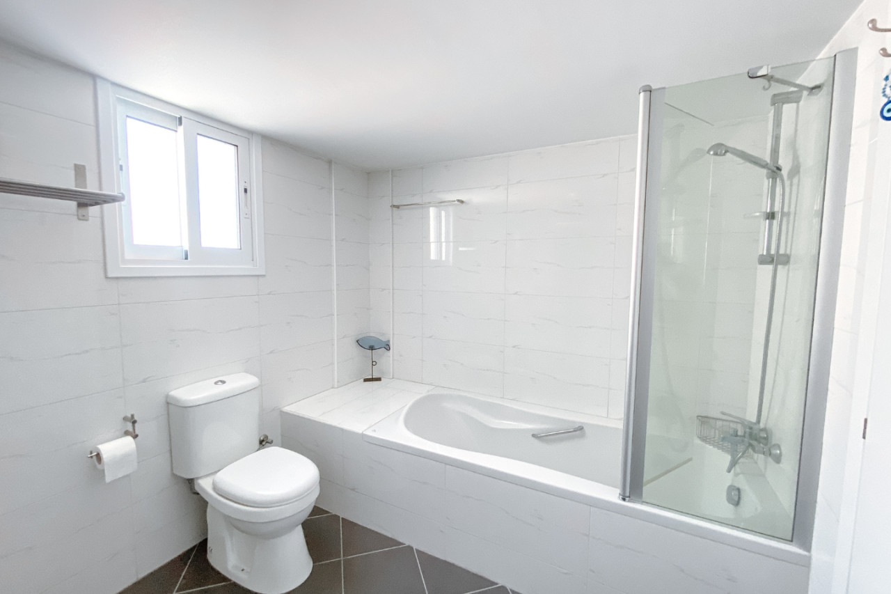 Apartment (Penthouse) in Potamos Germasoyias, Limassol for Sale