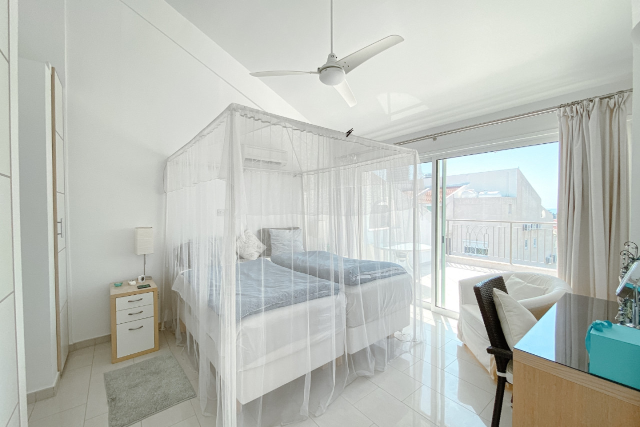 Apartment (Penthouse) in Potamos Germasoyias, Limassol for Sale