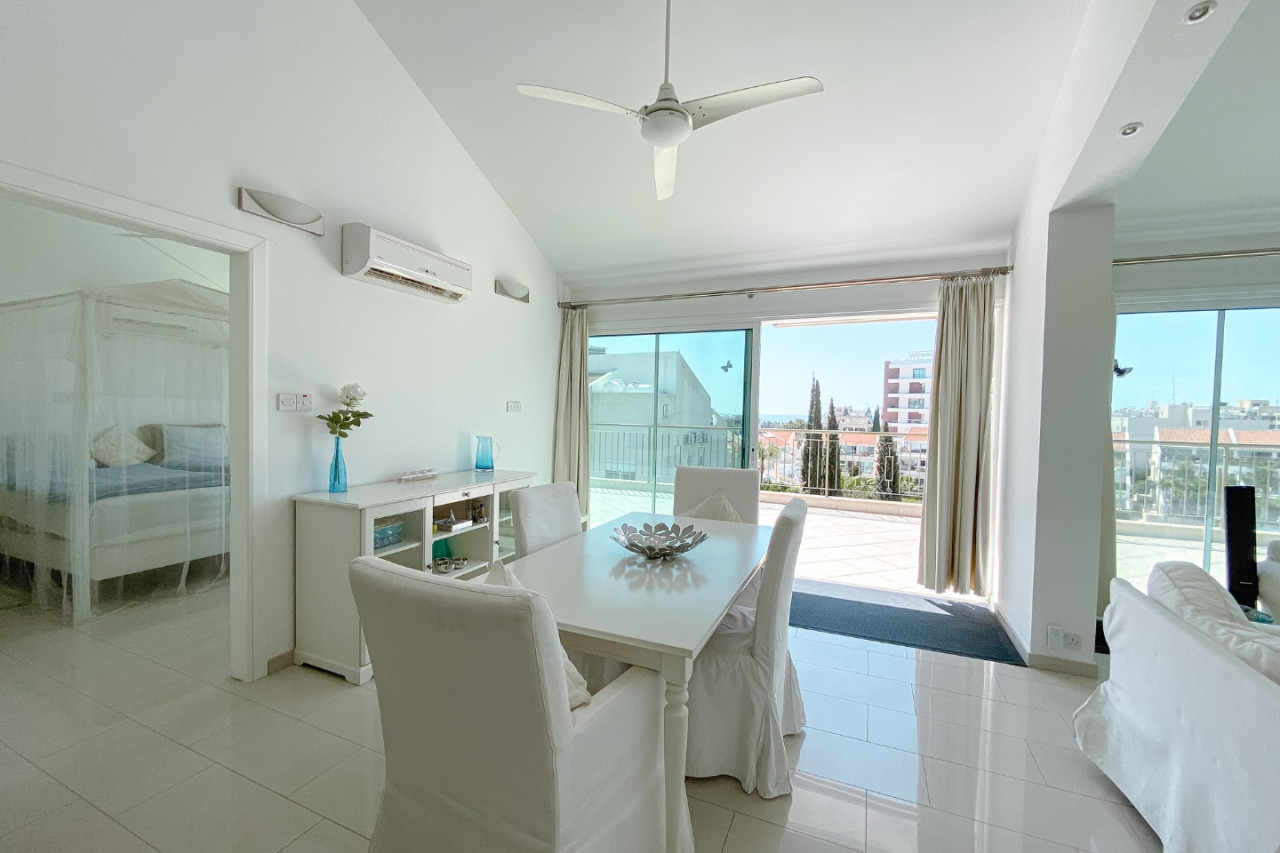 Apartment (Penthouse) in Potamos Germasoyias, Limassol for Sale
