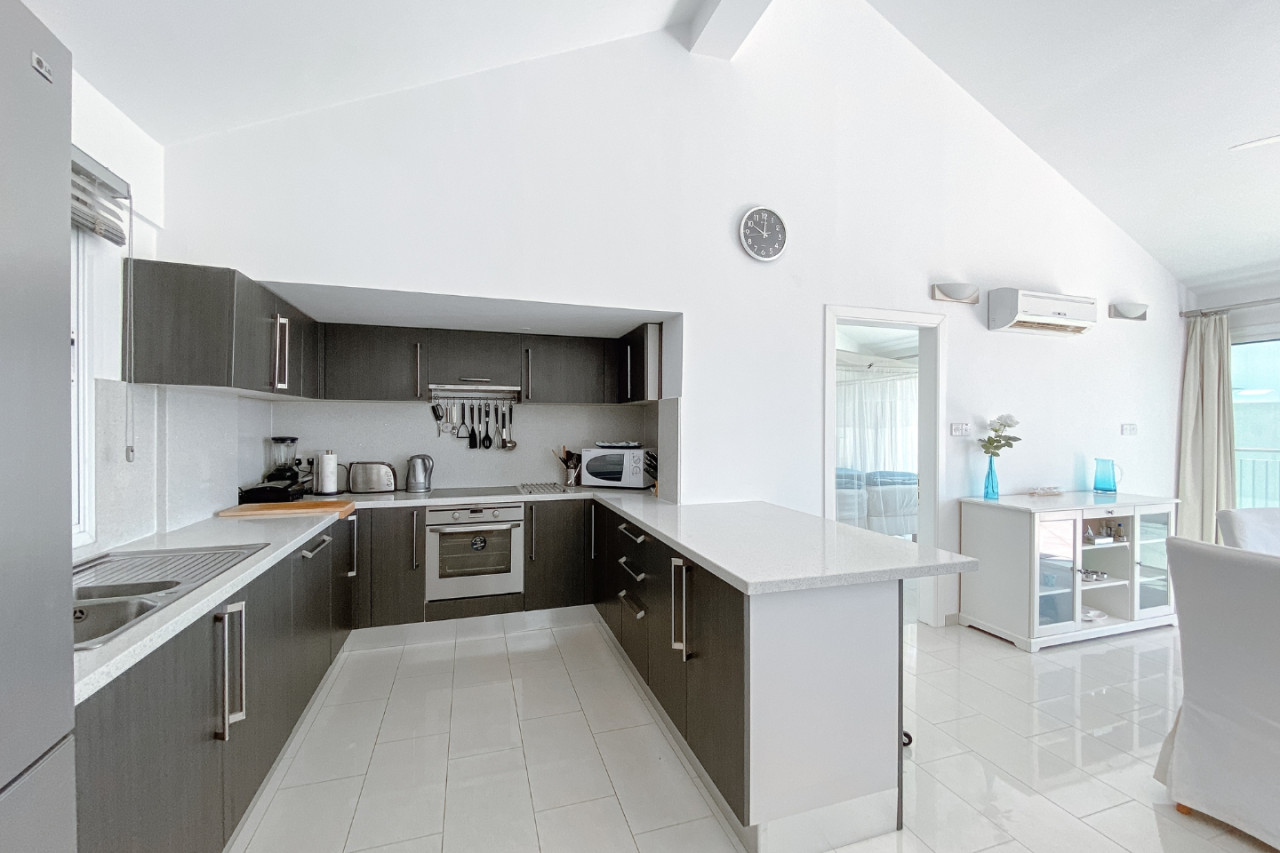 Apartment (Penthouse) in Potamos Germasoyias, Limassol for Sale