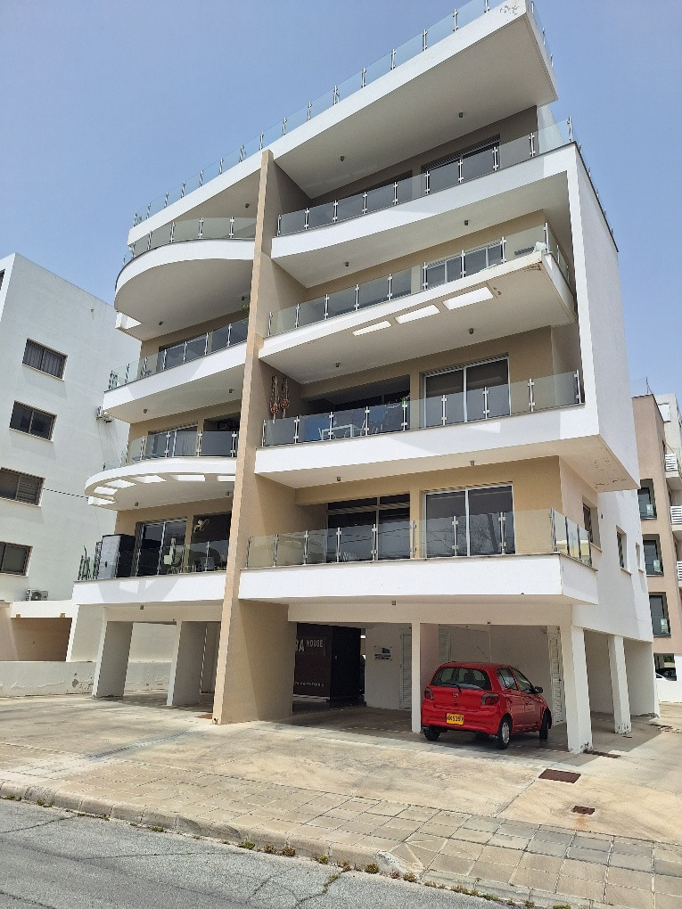 Apartment (Penthouse) in Agios Nikolaos, Larnaca for Sale